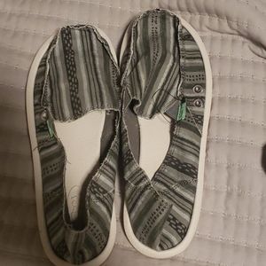 Never worn! Size 7 Sanuk slip on sandals.